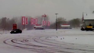 Mercedes 190 D 2.5 Turbo im Schnee / Snow-Drifting