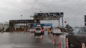 Едем под дождем в аэропорт Сочи, зима 2023 года.