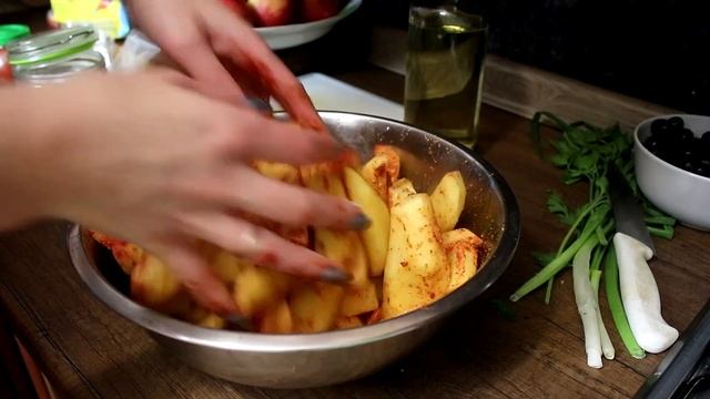Запеченный картофель по-охотничьи в духовке