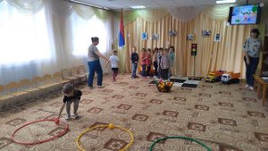 Развлечение в старшей группе по ПДД "Навстречу приключениям"