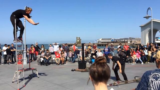 Уличное представление в Сан-Франциско смотреть онлайн