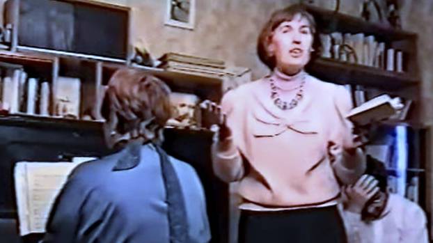 "Вчера Вас видела во сне" (запись 1996 г.). Поет Людмила Титова, аккомпанирует Лидия Васильева.