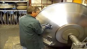 Ротационная вытяжка металла. Очень залипательно!!