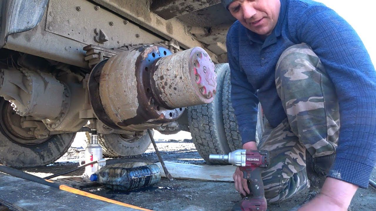 HOWO СНИМАЮ СТУПИЦЫ КЛЕПАЮ НАКЛАДКИ . ГОТОВЛЮСЬ К СЕЗОНУ смотреть онлайн