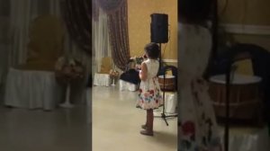 Девочка рассказала стих папе!!))
