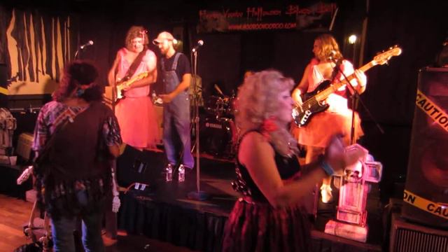 The Hoodoo Voodoo Halloween Ball with Billy Gibson and the Nucklebusters смотреть онлайн