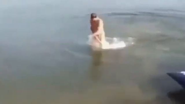 Не стоит плавать без плавок