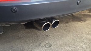 Фольсваген Тигуан звук выхлопа на прямоточной банке.