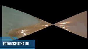 Установка натяжных потолков в зале со светильниками