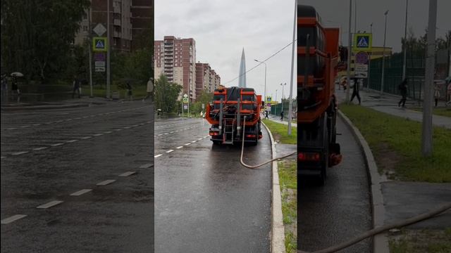 Поливомойка в дождь.