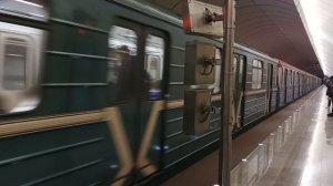 Светодиодный электропоезд 81 717/714.5М «Номерной» отправляется со станции «Бутырская»