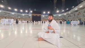 ЧИТАЕТ КОРАН ВОЗЛЕ МЕККЕ КАЪБА КОРИ САЛОХ 😕