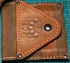 Установка хольнитенов (заклепок) , покраска урезов кожи . Новый чехол для пробойников готов .