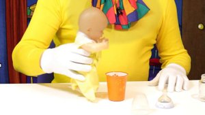 Развивалки для детей! Учим пупса пить с клоуном Ваня.