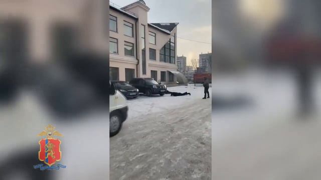 Устроивший стрельбу владелец рынка в Красноярске отправлен под арест смотреть онлайн