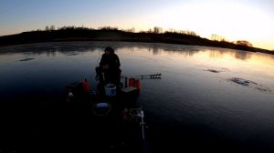 Ловля ЩУКИ на жерлицы.Первый лёд 20 21.Лёд трещит,аж страшно