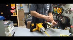 Міксер мережевий DeWALT DWD241
