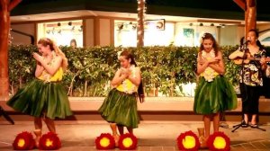 Гавайский танец "Hula anana".The Hawaiian dance.