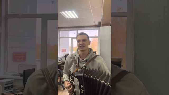 Юрий Антонов - Белый теплоход на баяне смотреть онлайн