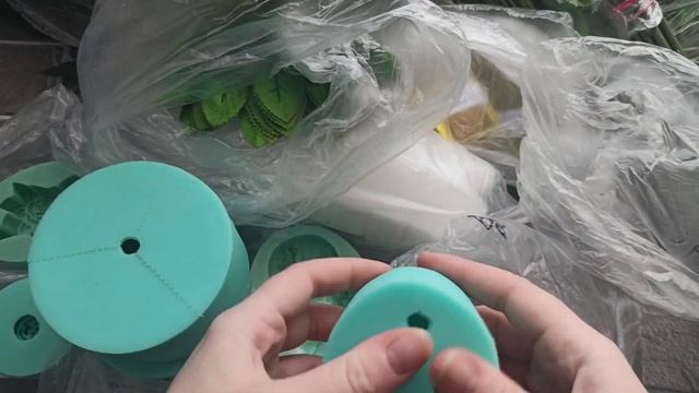 Распаковка посылки "Три Кита", заливаю новые силиконовые формы цветы .Подснежники из мыла смотреть онлайн