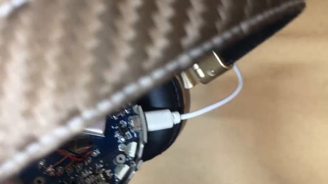 Блютуз наушники с названием JBL. Не заряжаются. Легко-ремонт) смотреть онлайн