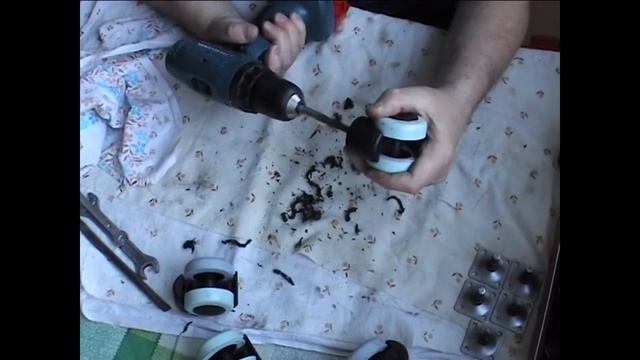 Меняем ролики на офисном кресле. смотреть онлайн