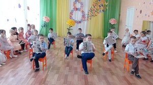танец с газетами "Поздравление с 8 марта от мальчиков старшей группы"