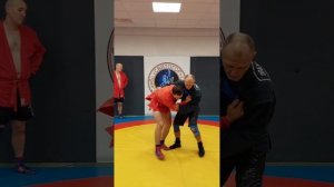 Самбо.  Подсечка изнутри с захватом пояса и рукава.