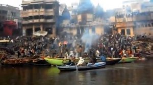 Индия, город Варанаси, река Ганг, место погребения (Видео Турист)