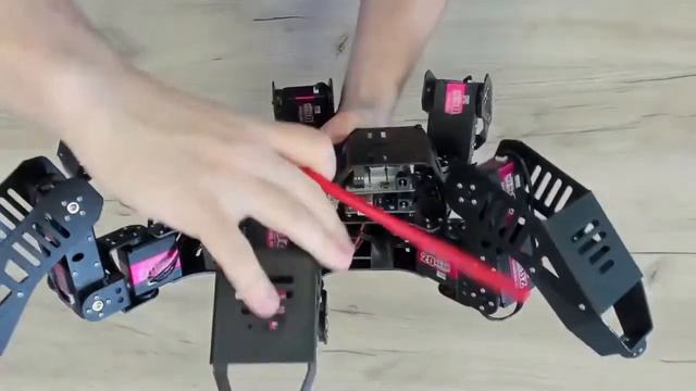 Конструктор для изучения робототехнических систем Spiderbot. Урок №1. Обзор робота