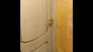 Прикол: Как заходит в комнату сын когда мама спит и как заходит в комнату мама когда сеин спит
