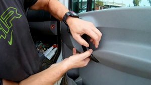 как снять обшивку двери мерседес спринтер , крафтер
