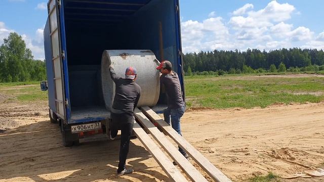 Разгрузка бетонных колец  облегчённых