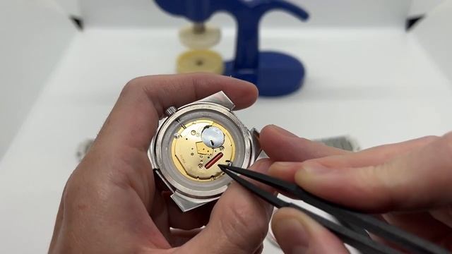 Tissot PRX Battery Replacement | How to Replace the Watch Battery on a Tissot PRX смотреть онлайн