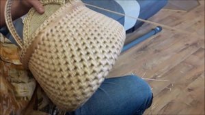 Плетение пикниковой корзиночки часть 4