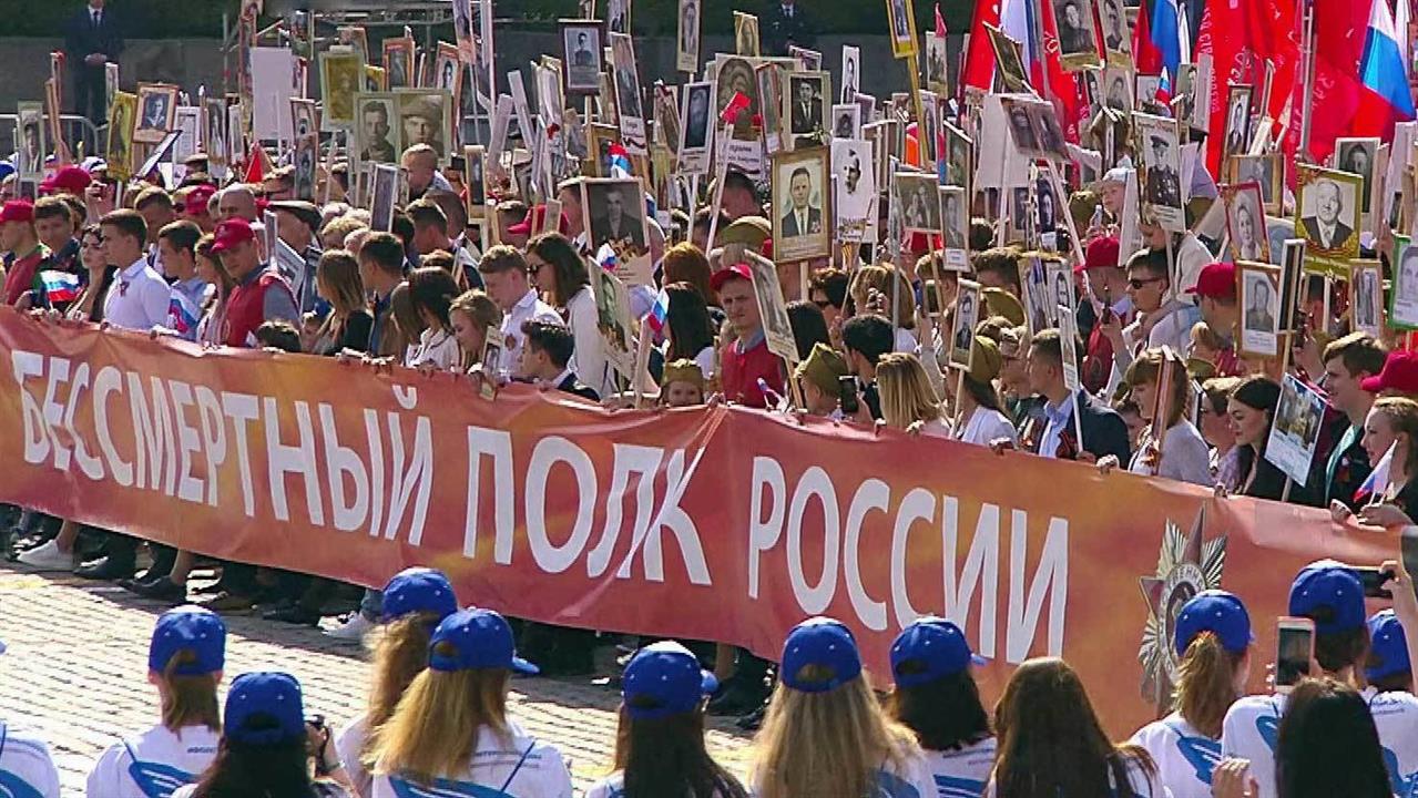 красная площадь дождь. день победы дождь. 9 мая дождь. фейерверк дождь. 9 мая дождь.