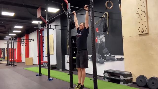 Строгие вертикальные подтягивания на перекладине смотреть онлайн