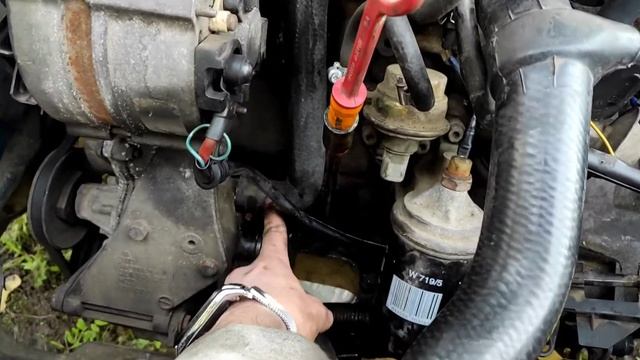 Замена трубки охлаждающей жидкости VW Passat B3 VW Golf смотреть онлайн