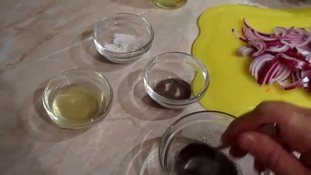 #салат #салат_с_печенью #тёплыйсалат Салат из печени с овощами и яйцом пашот.Теплый салат с печенью