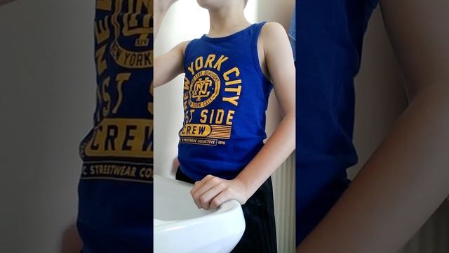 Testing the aquafresh tooth paste?! смотреть онлайн