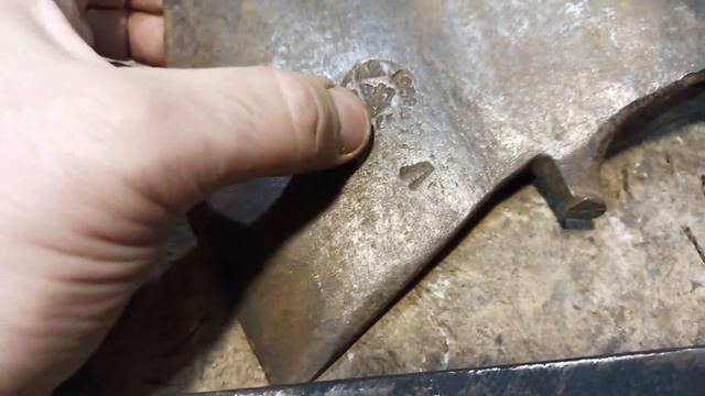 ЗИК 1958 г.в. на дубовом топорище ?, а так же попробовал сделать медные заклёпки ? смотреть онлайн