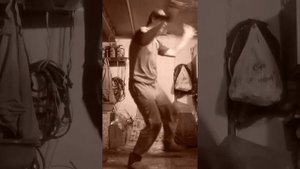 ? Утренняя Танцевальная разминка под хит 90х, (под который планировал танцевать накануне вечером).