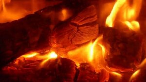 Огонь? Звук костра огонь? в камине и треск дров.