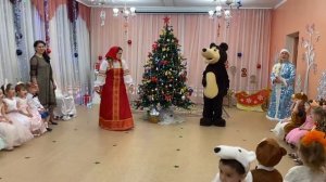 Новогодний утренник в средней группе