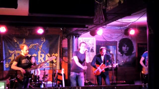 Around and around . The One Gogh Band live in Docker. смотреть онлайн