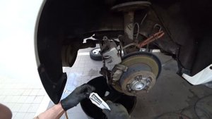 CAMRY/RAV-4. Замена пыльника заднего супорта.