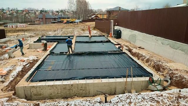 Осталось немного: утеплили будущие полы, готовим двухконтурный каркас и заливаем бетон. смотреть онлайн