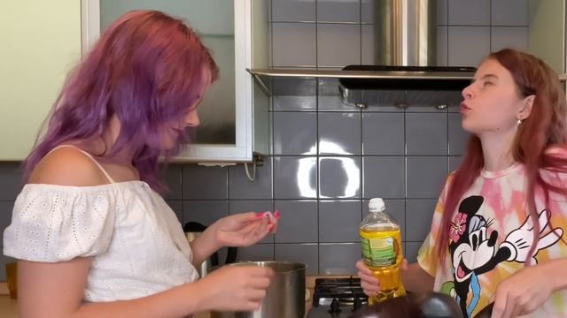 БЛОГЕРЫ РУКОЖОПЫ ПЫТАЮТСЯ СДЕЛАТЬ БЛИНЫ // BlogersStarsHome // «ПЕРВЫЙ БЛИН КОМОМ» смотреть онлайн