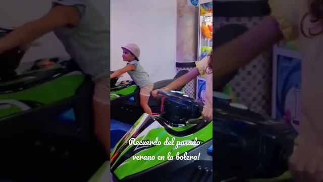 Motos de agua en la bolera