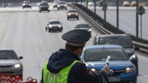 МОЖНО ли стоять на светофоре под стрелкой, если ВАМ нужно прямо?